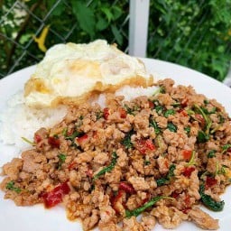 กลิ่นกะเพรา ตามสั่ง (ฟ้าฮ่าม)