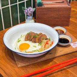 ข้าวหน้าหมูตงพัวโร่ว ไข่เดี่ยว