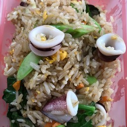 ข้าวผัดปลาหมึก