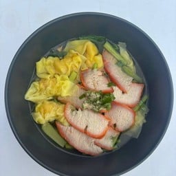 เกี๊ยวนำ้หมุแดง