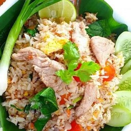 ข้าวผัดไข่ใส่หมู