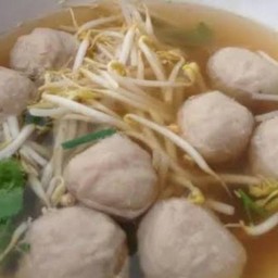 ก๋วยเตี๋ยวลูกชิ้นเนื้อเเชมป์(น้ำ)