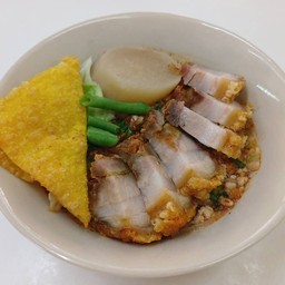เกาเหลาต้มยำหมูกรอบ