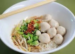 ก๋วยเตี๋ยวลูกชิ้นเนื้อเเชมป์(แห้ง)