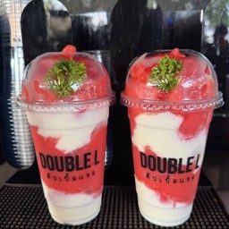 สตรอว์เบอร์รี่สมูทตี้โยเกิร์ต