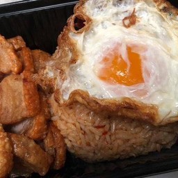 ข้าวคลุกน้ำพริกเผาหมูกรอบ+ไข่