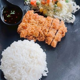 ข้าวไก่กรอบน้ำจิ้มแจ่ว