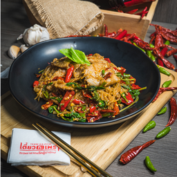 กะเพราเส้นเล็ก-เนื้อน่องลาย