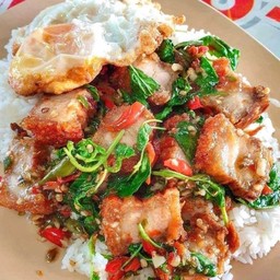 กระเพราหมูกรอบ