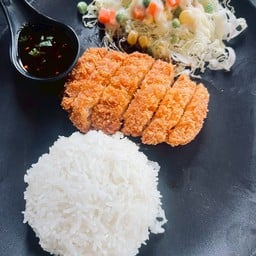 ข้าวหน้าปลาดอลลี่ทอดน้ำจิ้มแจ่ว