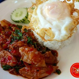 กะเพรา ขาหมู ราดข้าว