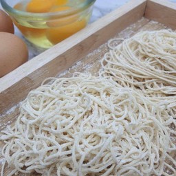 เส้นบะหมี่ไข่
