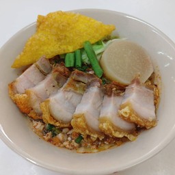 ก๋วยเตี๋ยวต้มยำหมูกรอบ