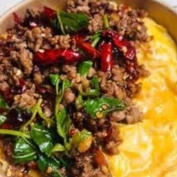 กะเพราหมูสับไข่ข้น ราดข้าว