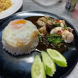 กะเพราปลาหมึก