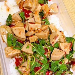 ข้าวกระเพราหมูยอ