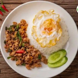 ข้าวกระเพราหมูสับไข่ดาว