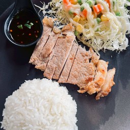 ข้าวเนื้อย่างน้ำจิ้มแจ่ว