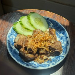 ซี่โครงหมูทอดกระเทียม