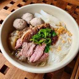 ก๋วยเตี๋ยว เนื้อ น้ำใส กลมกล่อม