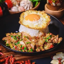 หมูสามชั้นคั่วพริกเกลือ -ราคาไม่รวมไข่ดาว