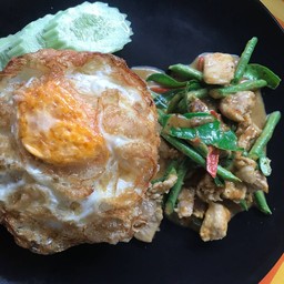 ข้าวเครื่องแกงหมู