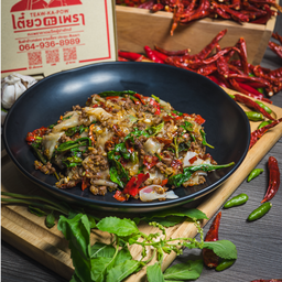 กะเพราเส้นใหญ่-เนื้อโคขุนสับ