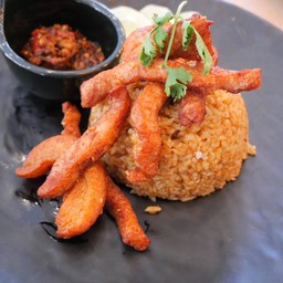 ข้าวผัดแจ่วปลาร้าหมูแดดเดียว