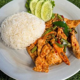 ข้าวผัดพริกแกงหมู