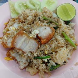 ข้าวผัดหมูกรอบ