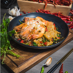 กะเพราเส้นใหญ่-กุ้ง