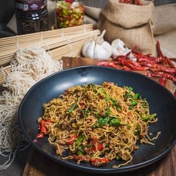 กะเพราเส้นบะหมี่-หมูสับ