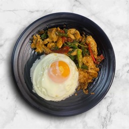 New! ข้าวกะเพราไก่พิเศษ แถวฟรีไข่ดาว