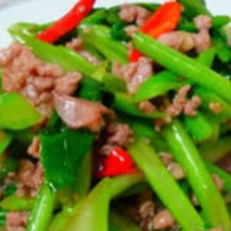 ผัดคะน้าหมูสับ ราดข้าว