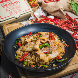 กะเพราเส้นหมี่ขาว-เบคอน