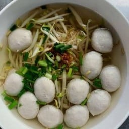 ก๋วยเตี๋ยวลูกชิ้นเอ็นเนื้อเเชมป์(น้ำ)