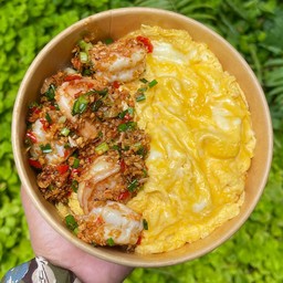 ข้าวหน้าไข่ข้น คั่วพริกเกลือ (ระบุเนื้อสัตว์)