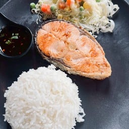 ข้าวหน้าปลาแซลมอนราดน้ำจิ้มแจ่ว