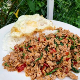 ข้าวกะเพราหมูสับราดข้าว