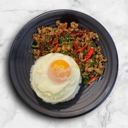 New! ข้าวกะเพราหมูสับพิเศษ แถมฟรีไขดาว