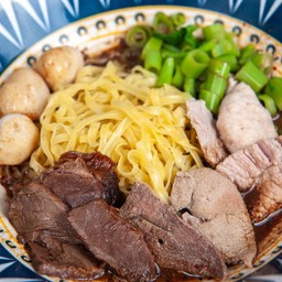 บะหมี่หมููทุกอย่าง