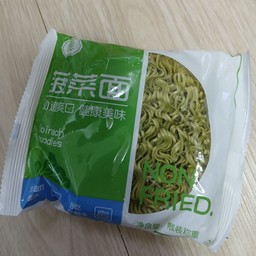 บะหมี่ผักโขม