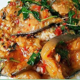 ข้าว+กะเพราปลาดุกทอด