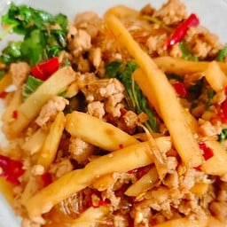 กะเพราวุ้นเส้น+หน่อไม้หมูสับ