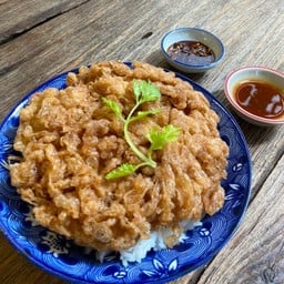ข้าวไข่อู้ฟู่ (ไข่เจียวฟูกรอบ) AuFu egg 煎蛋饭