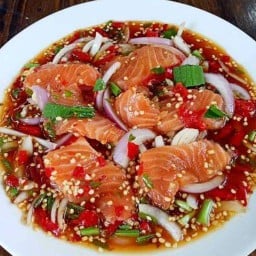 ส้มตำ ยำแซ่บ