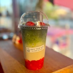 ชาเขียวสตอเบอร์รี่สด