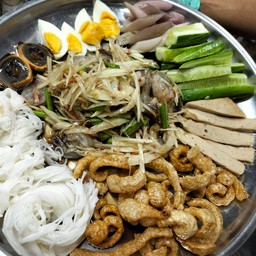 ตำถาดกุ้งสด