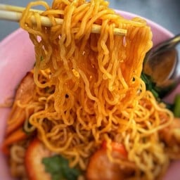 ชายสี่บะหมี่เกี๊ยว หน้า 7-Eleven พระยาสุเรนทร์ 28