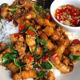 ข้าวกะเพราหมูกรอบ
